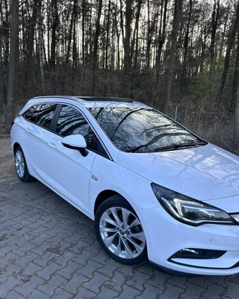 Opel Astra cena 29300 przebieg: 207000, rok produkcji 2018 z Warszawa małe 191